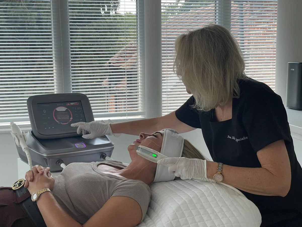 Anne preparing the skin for a HIFU treatment with the Lynton Focus Dual at LUMOS Clinic, Basingstoke